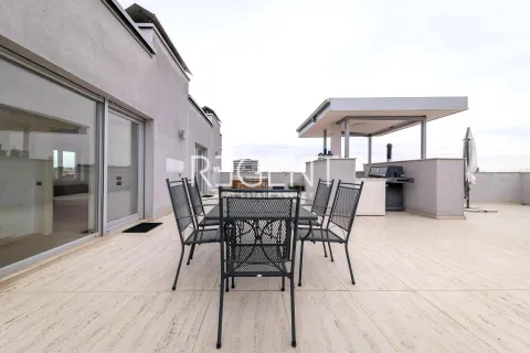 Zagreb, Centar - Luksuzan četverosoban penthouse s velikom terasom 225 m2