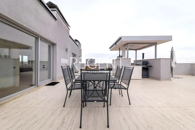 Zagreb, Centar - Luksuzan četverosoban penthouse s velikom terasom 225 m2