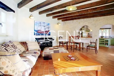 Istra, Rovinj – Rustikalna kamena rezidencija 225 m2