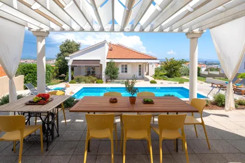 Istra, Poreč – Prostrana i elegantna vila s bazenom 400 m2