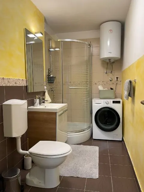 Split, Skalice - Dvosoban stan s loggiom 60 m2