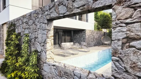 Brač, Farska - građevinsko zemljište s projektom vile 897m2
