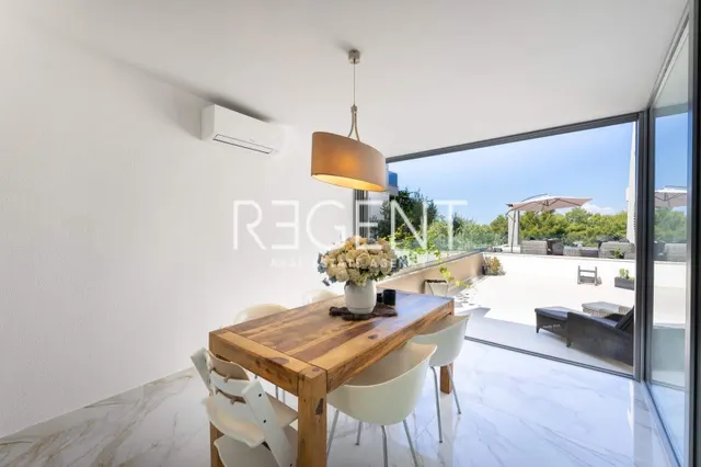Split, Podstrana - Dvosoban stan sa pogledom na more, 113 m2