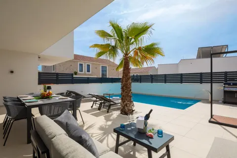 Šibenik, Vodice - Luksuzna vila na Jadranskoj obali