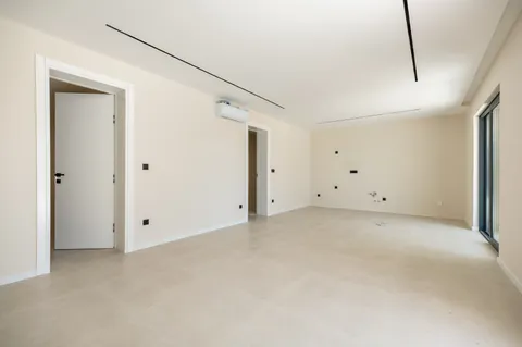 Trogir - Nova moderna vila od 300m2 s bazenom i jacuzzijem