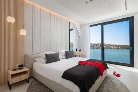 Šibenik, Rogoznica – Moderna vila s panoramskim pogledom na more
