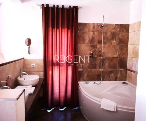 Vis – Prekrasna vila s pogledom na more 300 m2