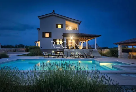 Istra, Pula – Prekrasan obiteljski dom 294 m2