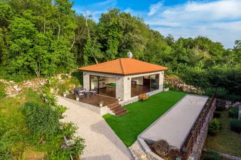Istra, Višnjan - Prekrasna kamena kuća s bazenom