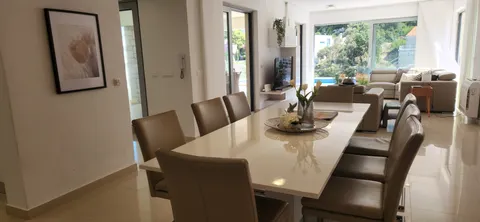 Korčula, Žrnovo - Vila prvi red uz more 280 m2