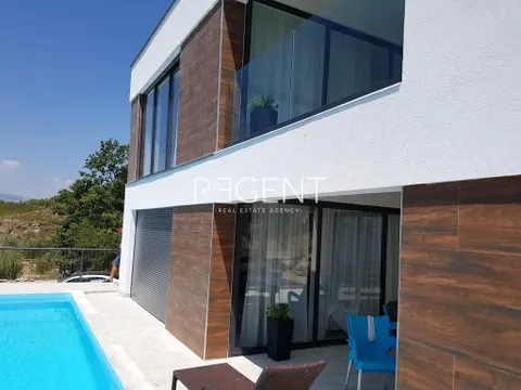 Split, Podstrana – Urbana vila s panoramskim pogledom