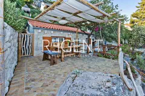 Hvar - Vila prvi red uz more