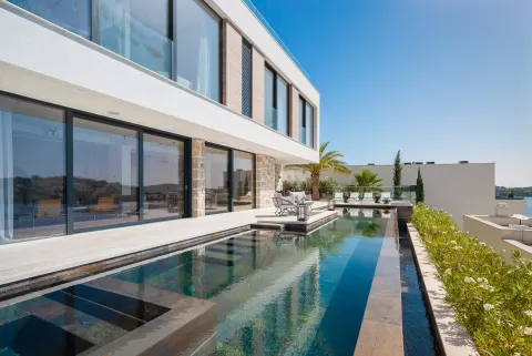 Šibenik, Rogoznica – Moderna vila s panoramskim pogledom na more