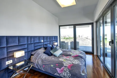 Zadar, Sukošan – Ekskluzivna dvoetažna vila s bazenom, 170 m²