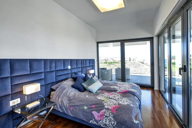 Zadar, Sukošan – Ekskluzivna dvoetažna vila s bazenom, 170 m²