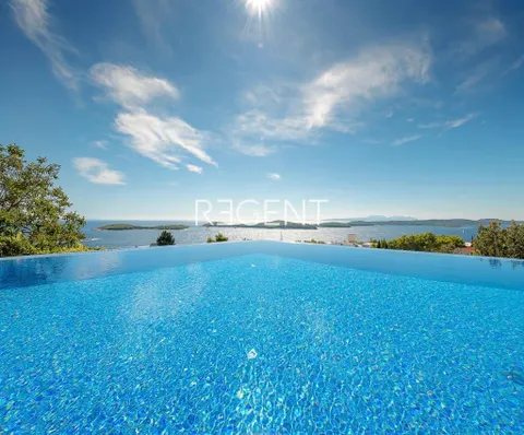 Hvar – Moderna vila s pogledom na more 195 m2