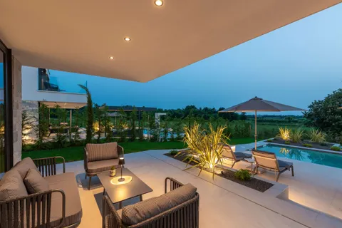 Istra, Poreč – Dizajnerska vila s pogledom na more 310 m2