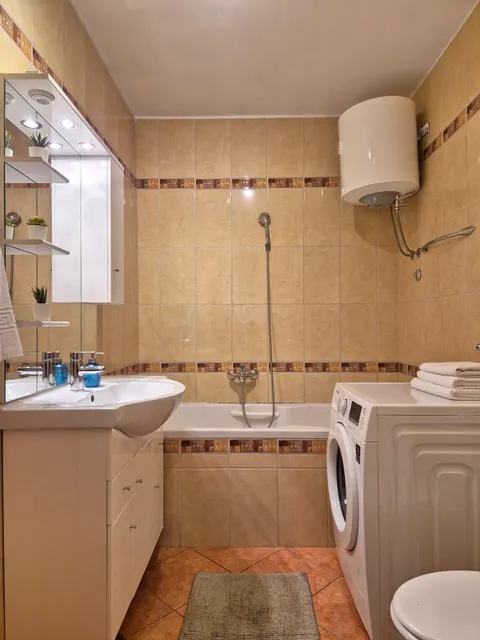 Split, Žnjan - Dvosoban stan s lođom i pogledom na more 57 m²