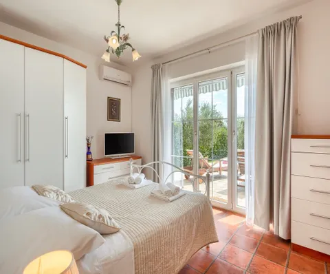 Istra, Poreč – Moderna vila s bazenom 240 m2