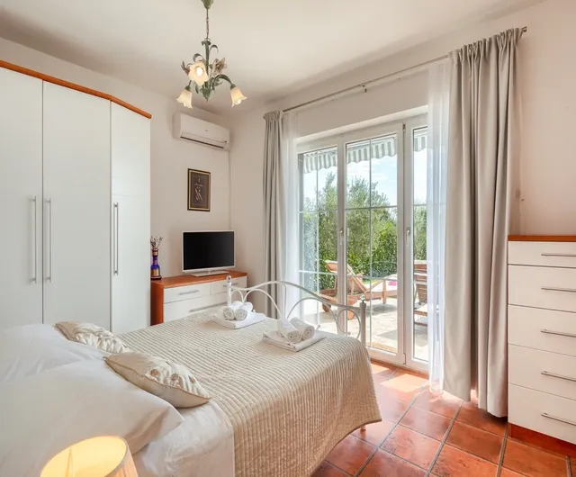 Istra, Poreč – Moderna vila s bazenom 240 m2