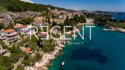 Hvar - Vila prvi red uz more