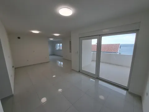 Crikvenica, Lunkovo - Četverosoban stan sa pogledom na more 122 m2