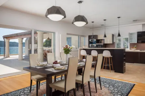 Šibenik - Prekrasna luksuzna vila uz more 1000 m2