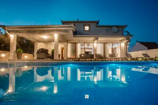 Imotski, Proložac - Moderno uređena vila 277 m2 na parceli 1360 m2 u mirnom okruženju