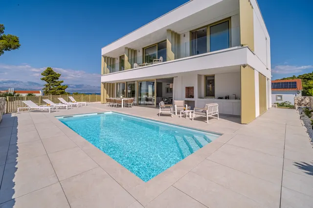Brač, Sutivan - Predivna vila u blizini mora 274m2