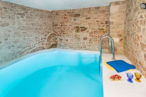 Brač, Pučišća - Prekrasna kamena vila 120 m2