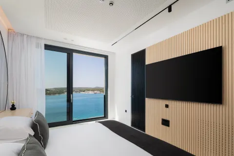 Šibenik, Rogoznica – Moderna vila s panoramskim pogledom na more