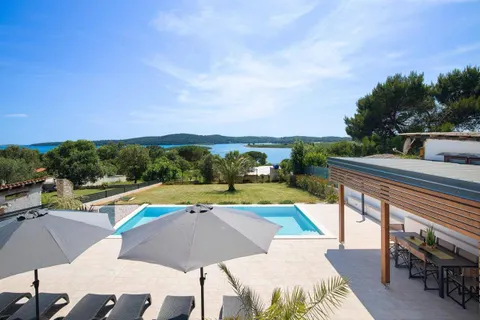 Istra, Medulin - Prekrasna villa s wellnessom NKP 190 m2 nadomak mora