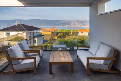 Krk, Linardići - Moderna luksuzna vila s infinity bazenom i pogledom na more 200m2