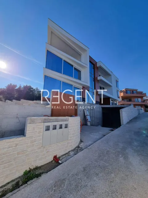 Trogir, Čiovo - Luksuzna novoizgrađena vila 100 m od mora, 579m2
