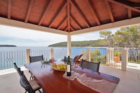 Otok Korčula - Prekrasna zapanjujuća vila uz more 312 m2
