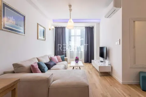 Split, Žnjan - Luksuzan dvosoban penthouse 70 m2 sa terasom