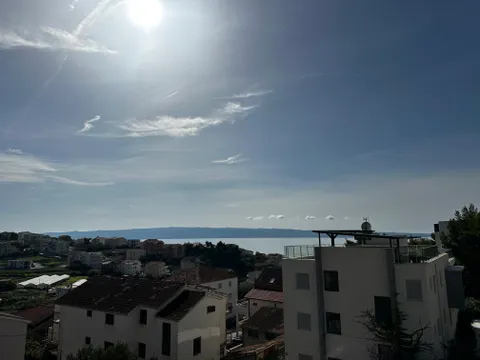 Split, Podstrana - Kuća sa tri stambene jedinice i pogledom na more 340m2