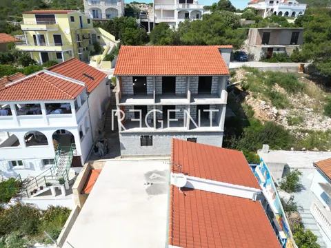 Vis, kuća u izgradnji s otvorenim pogledom na more