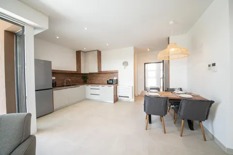 Zadar, Vrsi – trosobni apartmani s bazenom i pogledom na more