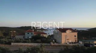 Šolta, Maslinica - Zemljište s projektom i dozvolom za gradnju luksuzne vile 650 m2