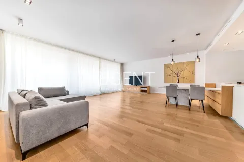 Zagreb, Ban Centar – Trosoban stan 131 m2