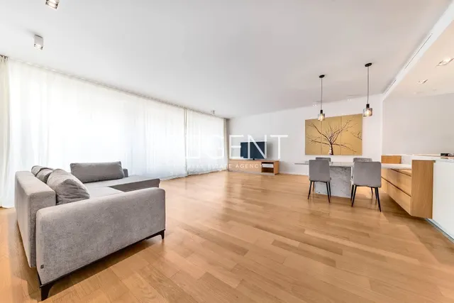 Zagreb, Ban Centar – Trosoban stan 131 m2
