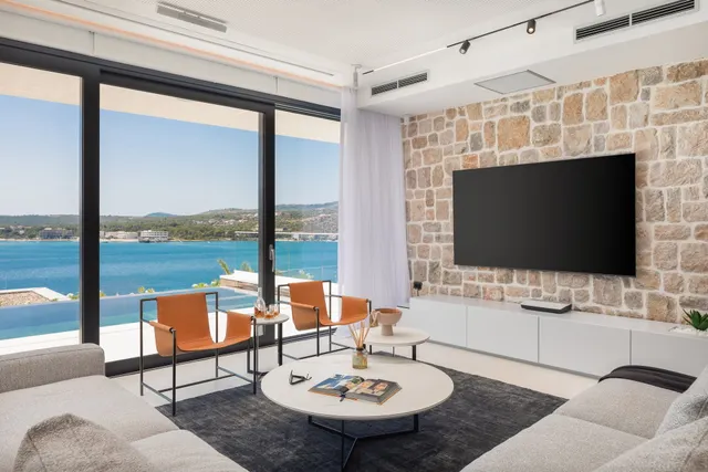 Šibenik, Rogoznica – Moderna vila s panoramskim pogledom na more