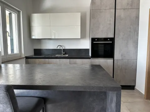 Split, Podstrana - Kuća sa tri stambene jedinice i pogledom na more 340m2