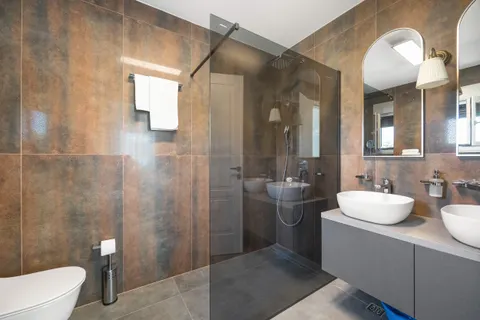 Istra – Kuća s bazenom na parceli 780m2
