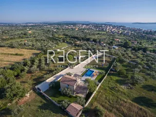 Istra, Fažana- Vila s bazenom 180 m2