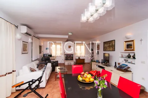 Brač, Mirca- kamena vila s pogledom na more, 300m2