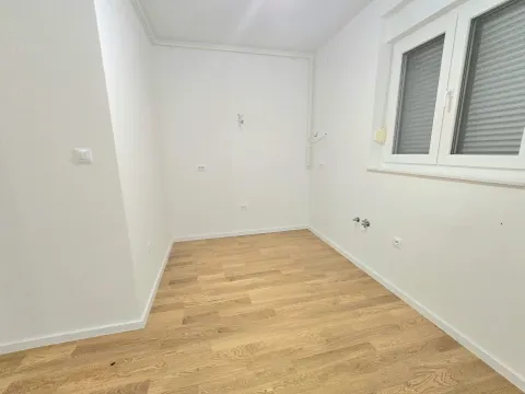 Sveta Nedelja, Kerestinec- Trosoban stan 100 m2 s vrtom