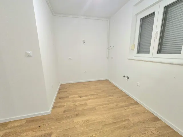 Sveta Nedelja, Kerestinec- Trosoban stan 100 m2 s vrtom