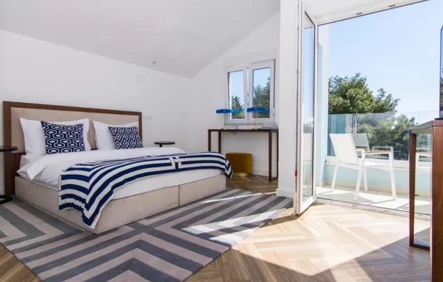 Trogir - Moderan, peterosobni penthouse s terasom i pogledom na more 185 m2